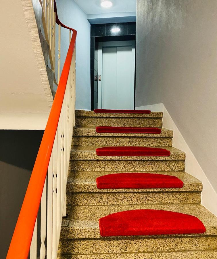 Tm Aparts Dortmund Exteriér fotografie Stairs in the hotel