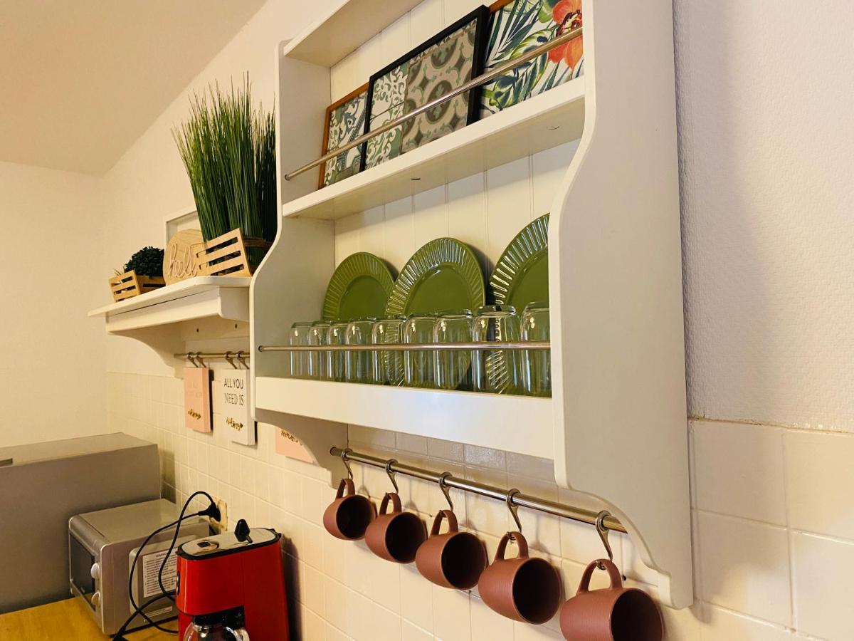 Tm Aparts Dortmund Exteriér fotografie A wall-mounted plate rack