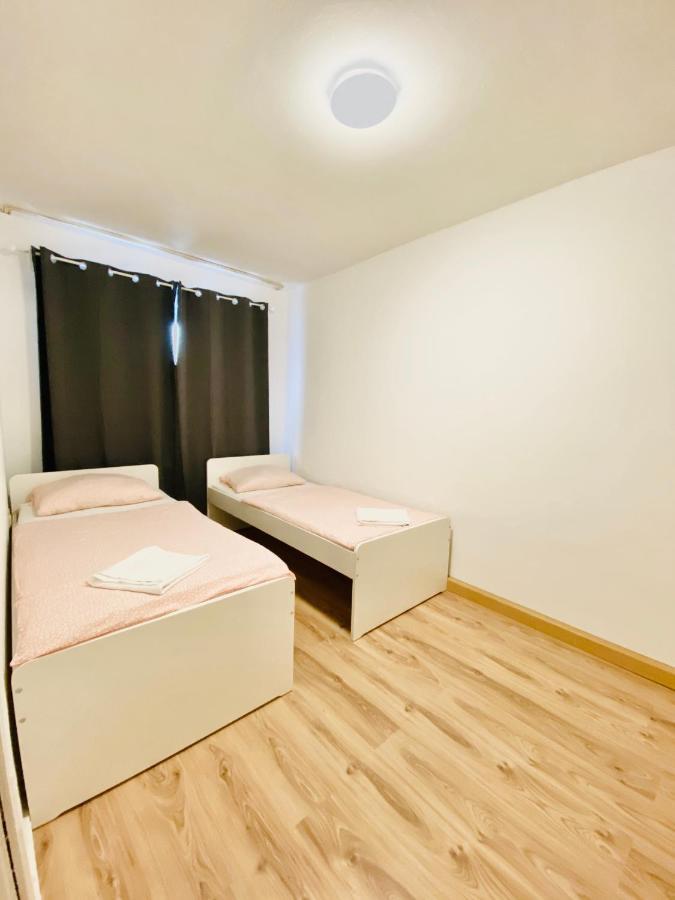 Tm Aparts Dortmund Exteriér fotografie A room at the hostel